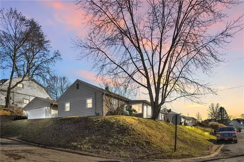 801 Colonial Ave, Monaca, PA 15061