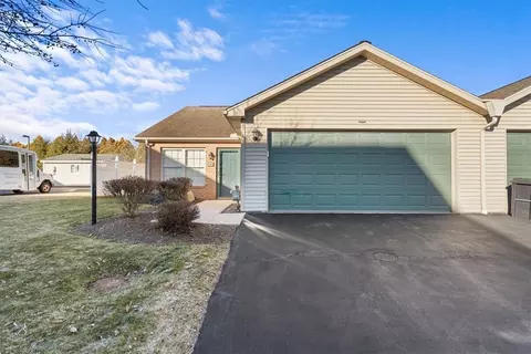 100 Park Crest Ln, Butler, PA 16001