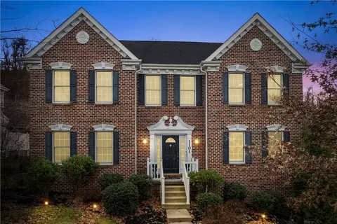 1101 Woodlawn Dr, Canonsburg, PA 15317