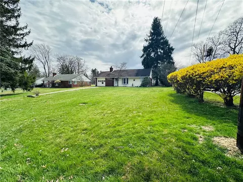 122 S Patton Dr, Coraopolis, PA 15108