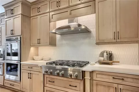 Kitchen - 366 Highpointe Dr, Mars, PA 16046 photo 2 of 10
