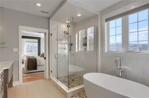 Bath - 366 Highpointe Dr, Mars, PA 16046 photo 2 of 5