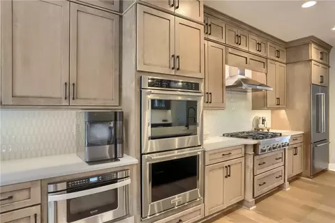 Kitchen - 366 Highpointe Dr, Mars, PA 16046 photo 5 of 10