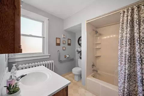 Bath - 1319 Wolfe Ave, Braddock, PA 15104 photo 1 of 1