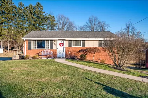 160 Rosemont Dr, Coraopolis, PA 15108