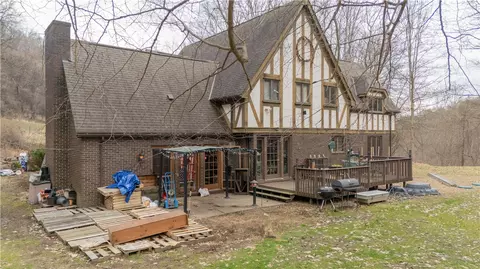 280 Ferry Rd, Sewickley, PA 15143