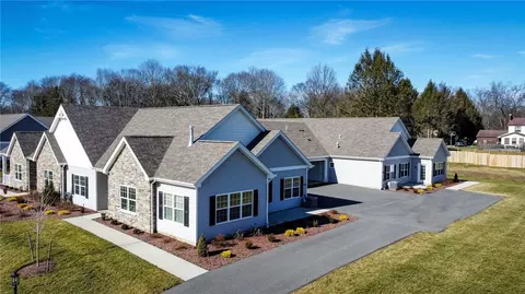 2304 Cherry Tree Dr, Butler, PA 16001