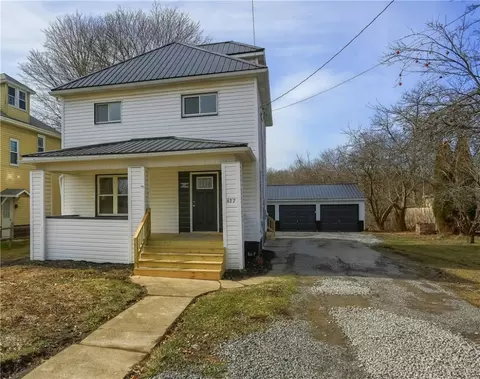 427 Golf Ave, Ellwood City, PA 16117