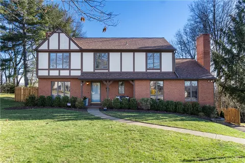 221 Harrow Dr, Pittsburgh, PA 15238