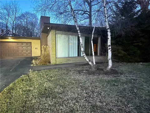 111 E Hazelcroft Ave, New Castle, PA 16105