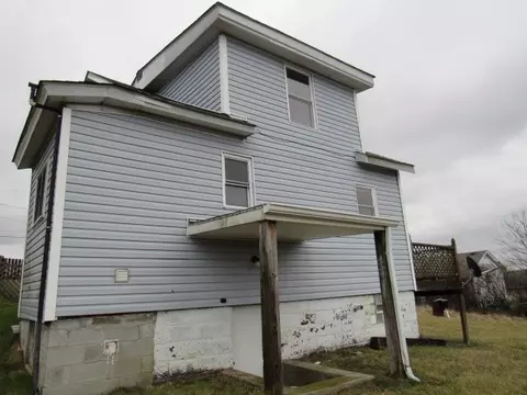 49 2nd St, Irwin, PA 15642 photo 4