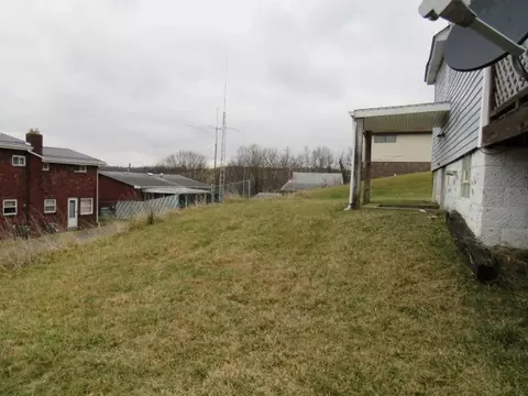 49 2nd St, Irwin, PA 15642 photo 2