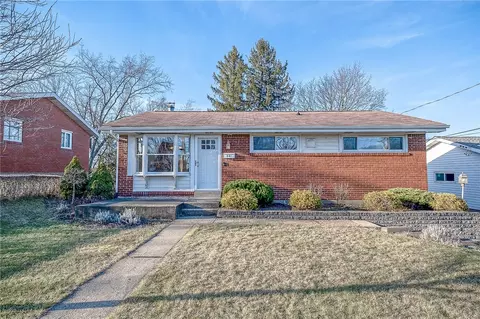 241 Woodridge Dr, Carnegie, PA 15106