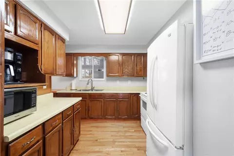 Kitchen - 157 Roupe Rd, Eighty Four, PA 15330 photo 2 of 5