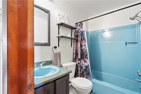 Bath - 157 Roupe Rd, Eighty Four, PA 15330 photo 2 of 2