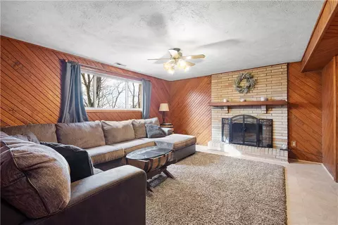 Living - 157 Roupe Rd, Eighty Four, PA 15330 photo 5 of 6