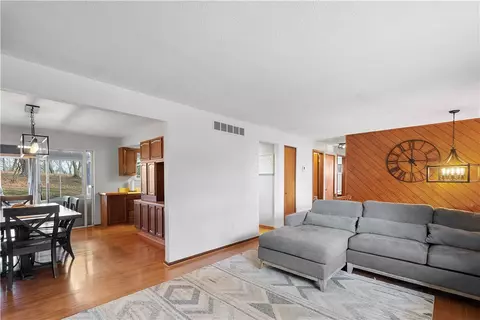 Living - 157 Roupe Rd, Eighty Four, PA 15330 photo 2 of 6