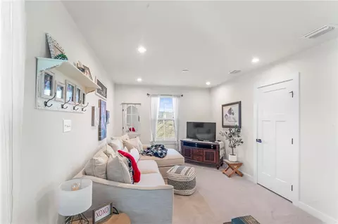 Living - 355 Crossing Dr, Eighty Four, PA 15330 photo 7 of 9