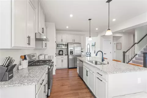 Kitchen - 355 Crossing Dr, Eighty Four, PA 15330 photo 3 of 4