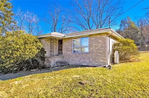 5581 Edwards Rd, Murrysville, PA 15668