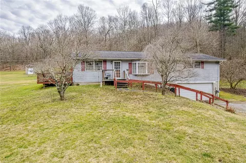 392 Twin Bridges Rd, Charleroi, PA 15022