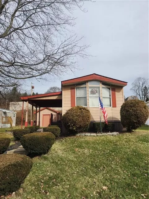 2 Lakeview Dr, Tarentum, PA 15084