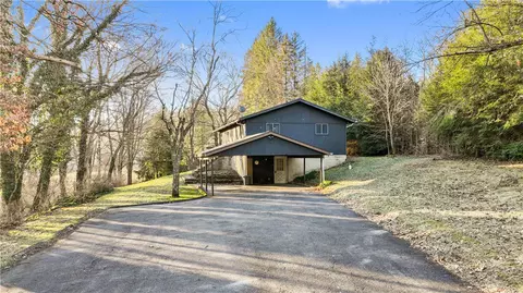 198 Chalk Hill Ohiopyle Rd, Ohiopyle, PA 15470
