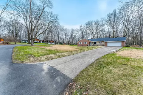 484 Kingswood Rd, New Castle, PA 16105