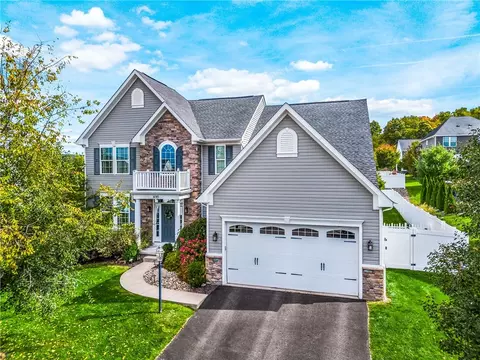 3010 Falcon Dr, Valencia, PA 16059