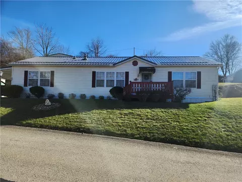 200 Falcon Ln, Apollo, PA 15613