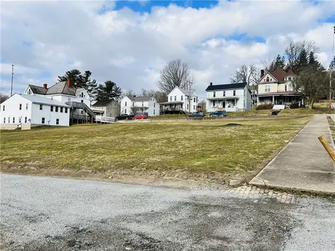 0 Elm St, Claysville, PA 15323