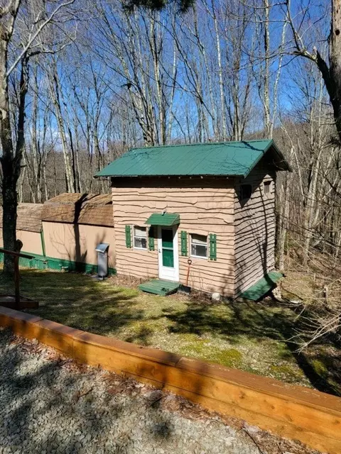 222 Arpad Ln, Rockwood, PA 15557