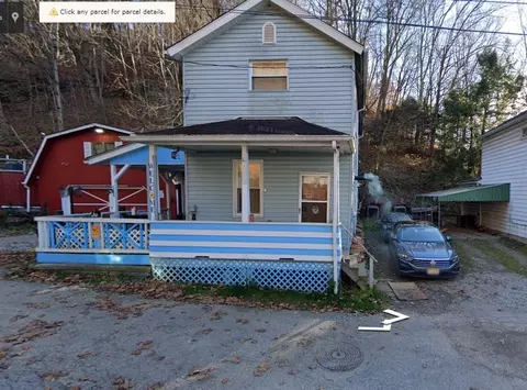 5810 Pitt St, Boston, PA 15135