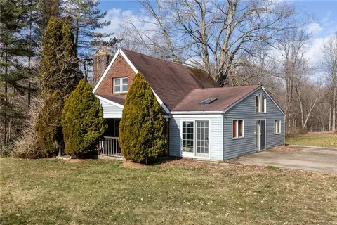 1111 Barkeyville Rd, Grove City, PA 16127