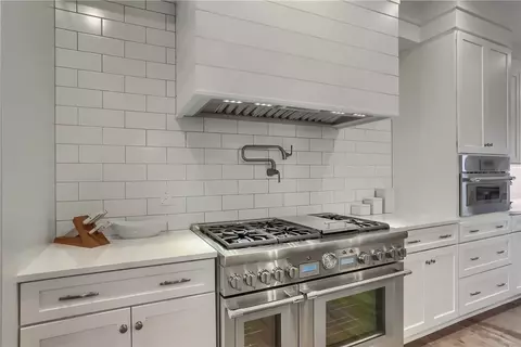 Kitchen - 364 Highpointe Dr, Seven Fields, PA 16046 photo 2 of 11