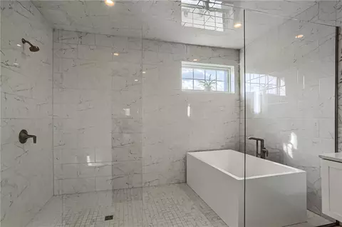 Bath - 364 Highpointe Dr, Seven Fields, PA 16046 photo 2 of 4