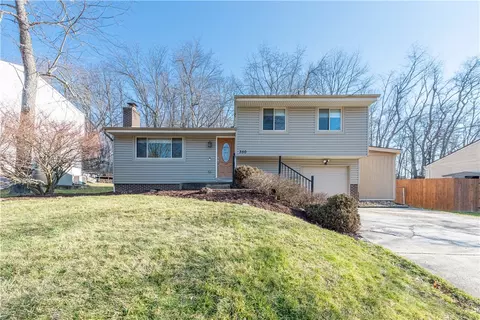 350 Fruitwood Dr, Bethel Park, PA 15102