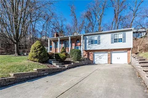 130 Red Oak Ln, Munhall, PA 15120