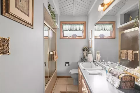 Bath - 65 Blair Rd, Eighty Four, PA 15330 photo 1 of 2