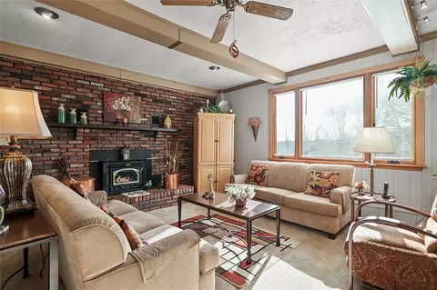 Living - 65 Blair Rd, Eighty Four, PA 15330 photo 6 of 13
