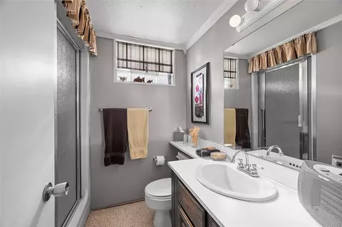 Bath - 65 Blair Rd, Eighty Four, PA 15330 photo 2 of 2