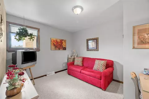 Living - 65 Blair Rd, Eighty Four, PA 15330 photo 4 of 13