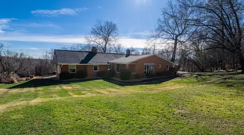 109 Windon Dr, Aliquippa, PA 15001