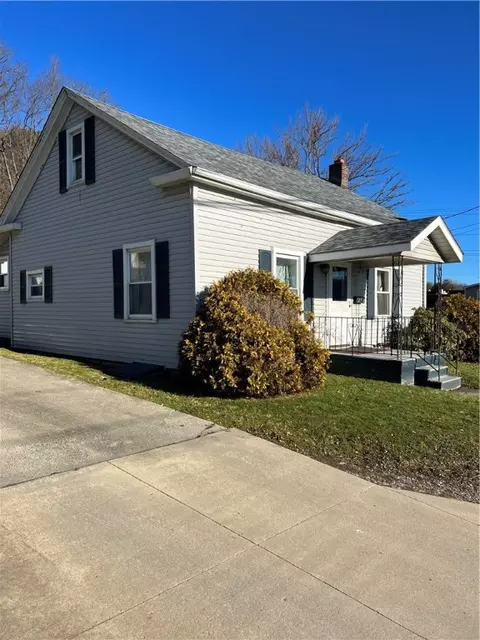 212 New Castle St, Slippery Rock, PA 16057