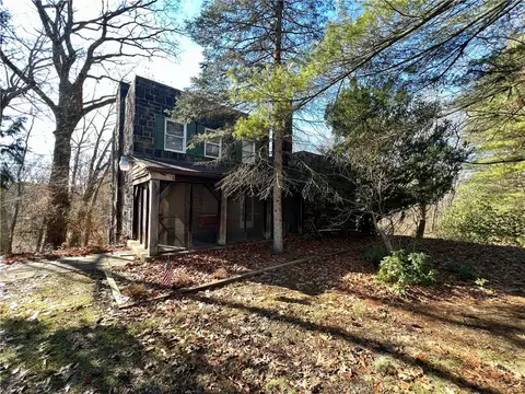 1903 Pulaski Rd, New Castle, PA 16105