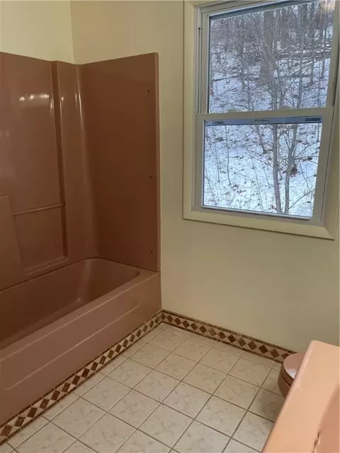 Bath - 147 Todd Rd, Freeport, PA 16229 photo 7 of 11