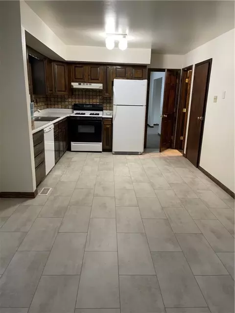 Kitchen - 147 Todd Rd, Freeport, PA 16229 photo 4 of 6