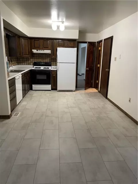 Kitchen - 147 Todd Rd, Freeport, PA 16229 photo 5 of 6