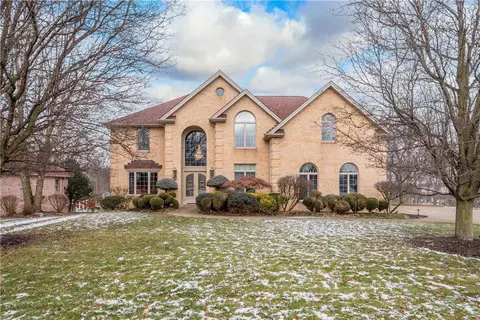 1004 Oak Ridge Dr, Canonsburg, PA 15317