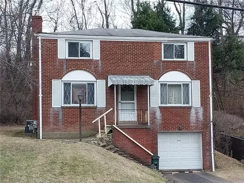 3322 Eisenhower Dr, White Oak, PA 15131